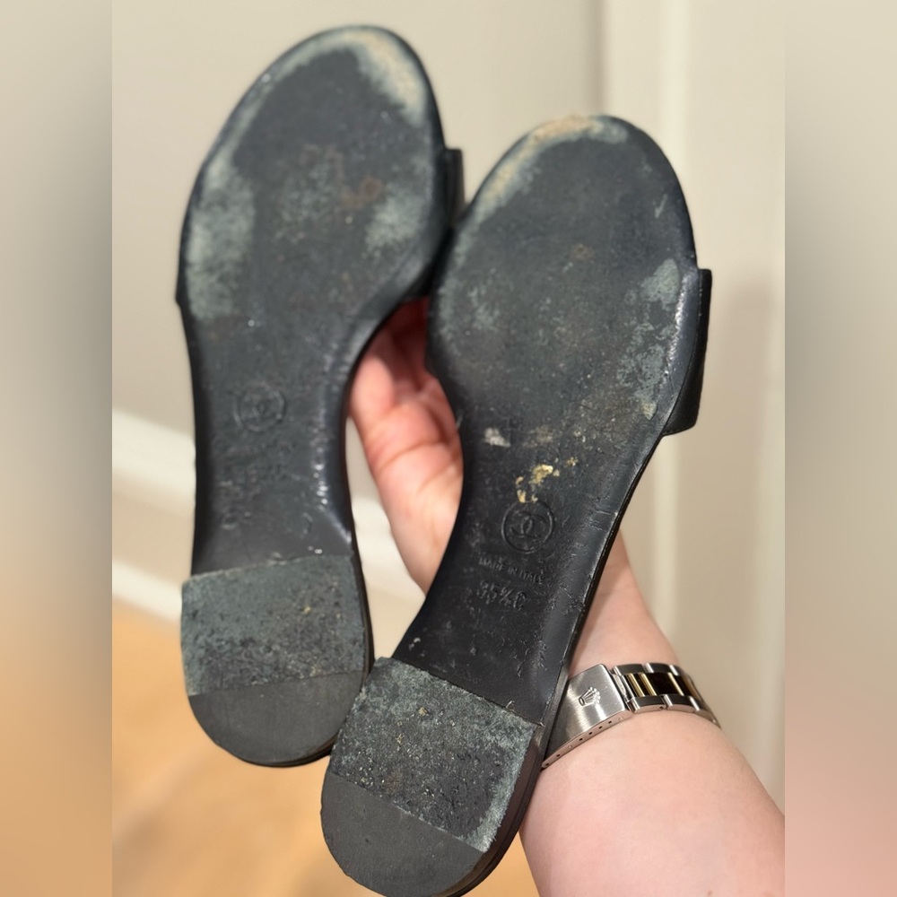 CHANEL Black and Cream Floral Sandals - Picture 2 of 4